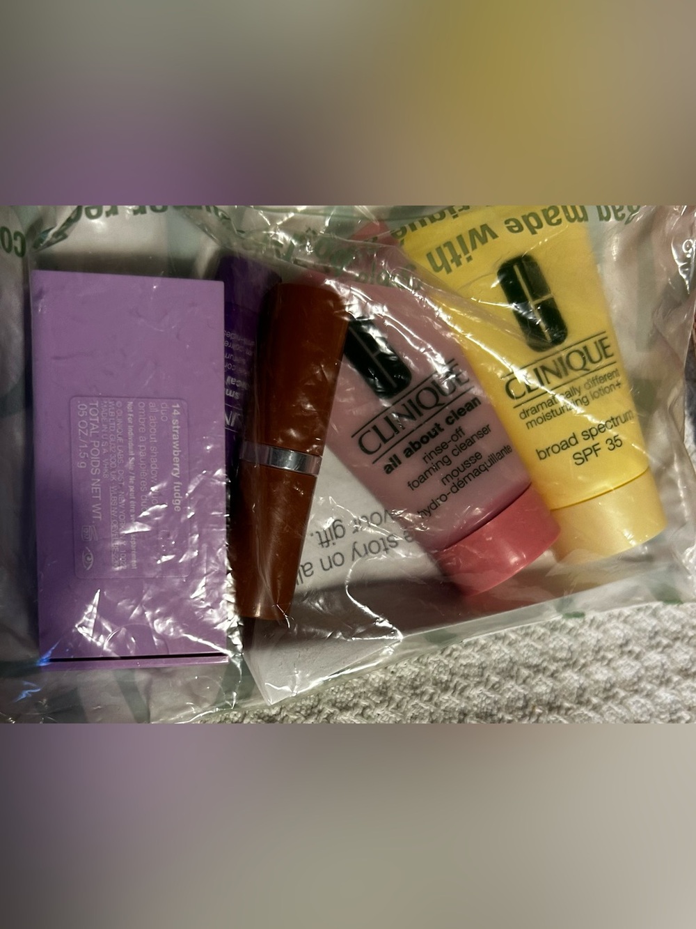 Clinique 6 piece Gift Set - Picture 5 of 6